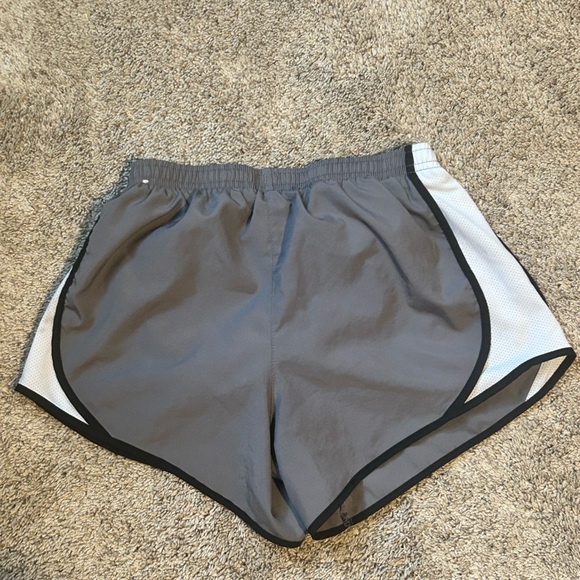 Grey Nike shorts, like new - Picture 2 of 3
